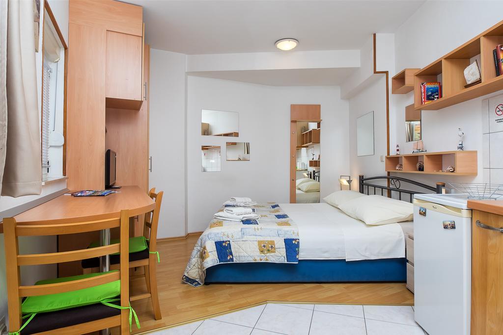 Guesthouse Teta Palmina Split Exterior photo