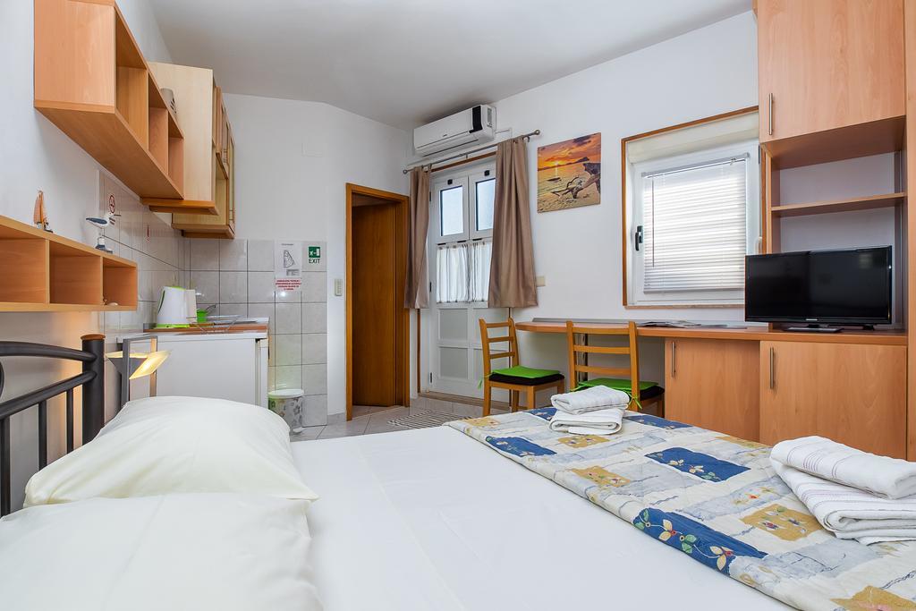 Guesthouse Teta Palmina Split Exterior photo